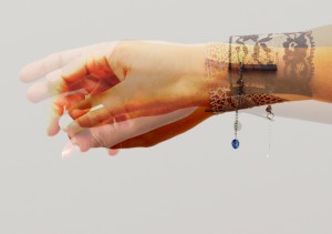 45 277x195 2x bracelaces01