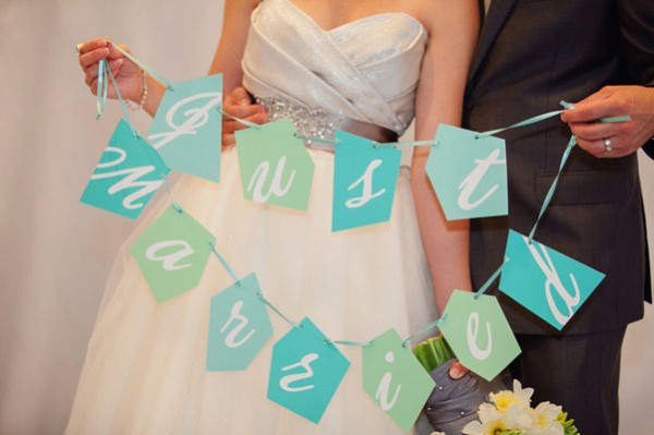 blue & green DIY just married sign