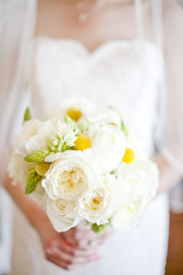white and yellow bouquet
