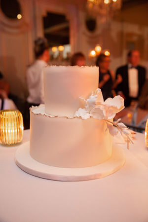 Elegant Modern White Wedding Cake