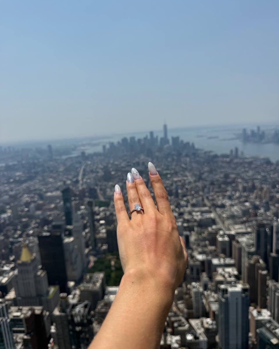 Empire State Building Proposal: When Engagements Become Content | Brooklyn Bride