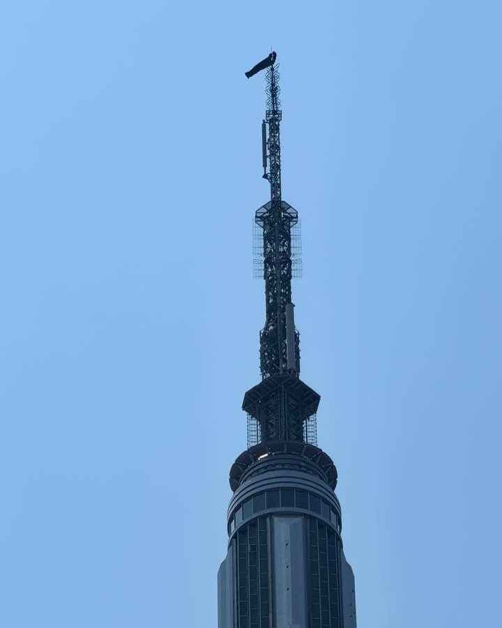 Empire State Building Proposal: When Engagements Become Content | Brooklyn Bride